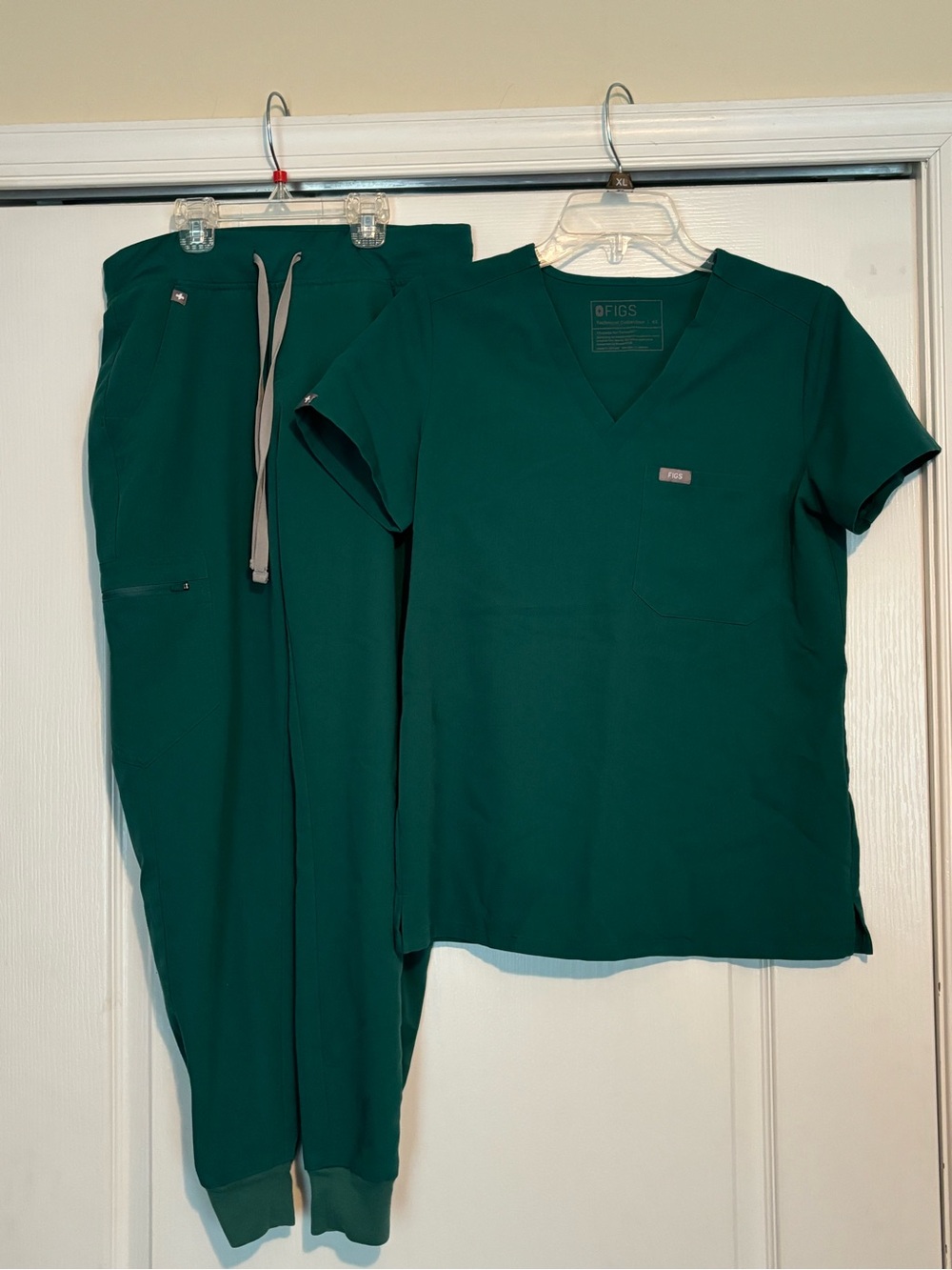 LOT of figs scrubs size xs/s, assorted colors, 4 sets & 2 pieces - Picture 4 of 6